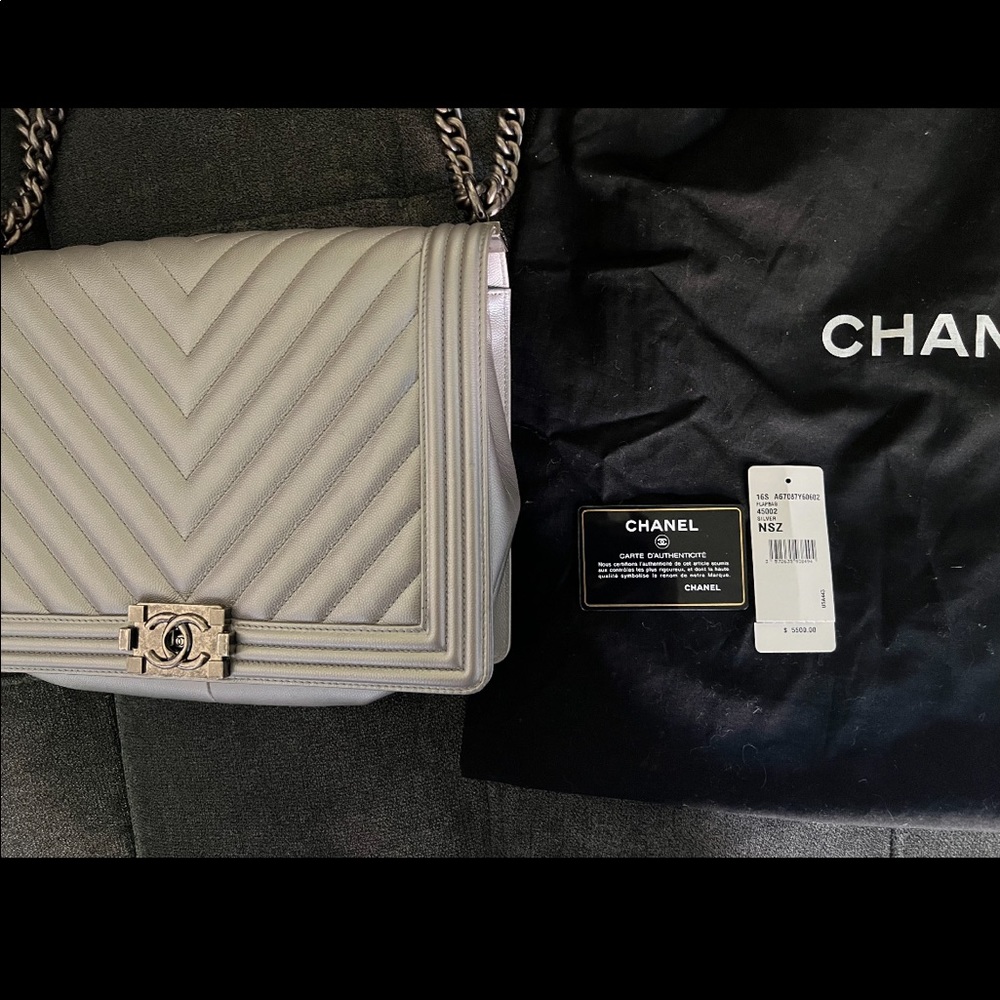 Selling this beautiful Chanel purse !! 🔥💯auth - Picture 2 of 4